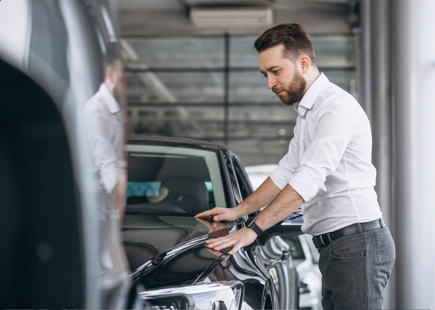 RVRR buyer checking the condition of a vehicle